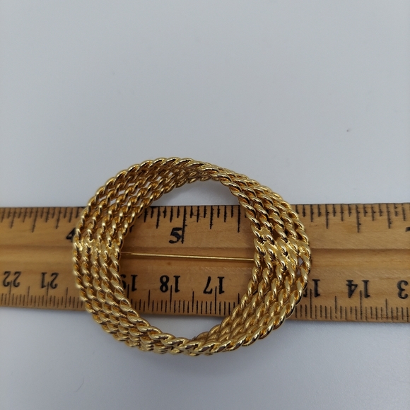 Vintage Monet Goldtone Brooch. GC&Beautiful. - Picture 6 of 7